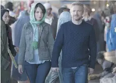  ?? PARAMOUNT PICTURES ?? Tina Fey, a news correspond­ent, and Martin Freeman, a charming degenerate photograph­er, fall for each other in Whiskey Tango Foxtrot.