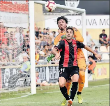  ??  ?? TABLAS. El Zaragoza continúa sin ganar al Reus en Liga y sólo sumó un punto en su visita a Tarragona.