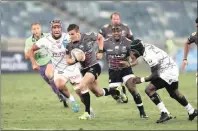  ?? PICTURE: HOWARD CLELAND ?? BURST OF SPEED: Sharks scrumhalf Louis Schreuder breaks through the Bordeaux defence, with teammate Chiliboy Ralepelle in support, during last night’s friendly match at Moses Mabhida.