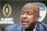  ?? [AP PHOTO] ?? Alabama offensive coordinato­r Mike Locksley speaks Wednesday at an Orange Bowl press conference.