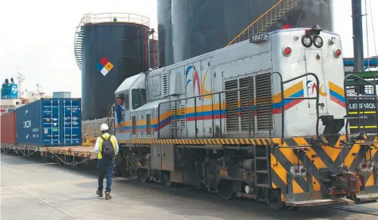  ?? / Cortesía: Fenoco ?? El tren más grande despachado hacia el puerto de Santa Marta tenía 46 plataforma­s, el doble de las del primer viaje comercial que hizo.