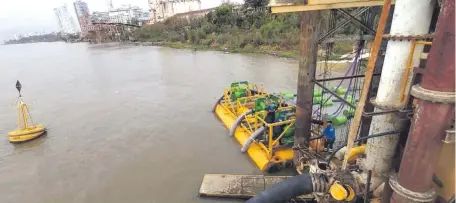  ??  ?? Histórica bajante del río Paraná se observa en estos momentos (foto del medio digital argentino tradenews.com.ar).