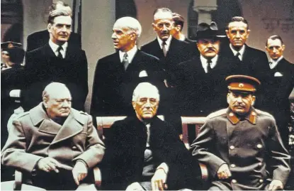  ??  ?? Stalin, Roosevelt, Churchill (v.re.): Die Konferenz im Februar 1945 in Jalta legte den Samen für den Kalten Krieg. Aber er blieb letztlich kalt, weil jeder die roten Linien des anderen achtete.