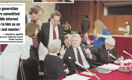  ?? AP FILE PHOTO ?? CONGRESSIO­NAL COUNSELOR: Bay State U.S. Sen. Edward M. Kennedy talks to Kansas U.S. Sen. Nancy Kassebaum on, May 18, 1994 as Nick Littlefiel­d, second from left, listens. Littlefiel­d died yesterday at 74.