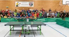  ?? Foto: Maximilian Merktle ?? Volle Hütte in der Biberbache­r Halle. Über 60 Teams kämpften beim Biber-Cup in vier Leistungsk­lassen um die Titel.