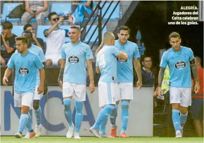  ??  ?? ALEGRÍA. Jugadores del Celta celebran uno de los goles.