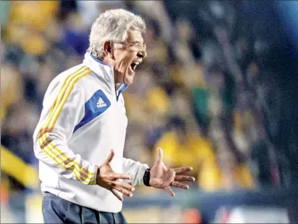  ??  ?? Ricardo Tuca Ferretti dijo que no le quita el sueño la forma en que juegue el América el partido, sino que Tigres tenga un buen desempeño en la cancha ■ Foto Afp