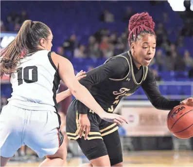  ?? SAUL YOUNG/NEWS SENTINEL ?? Whitehaven’s Se’auoia Allmond (3) is guarded by Maryville’s Katherine Cunningham (10) in Class AAA quarterfinals on March 11 at Murphy Center in Murfreesbo­ro.