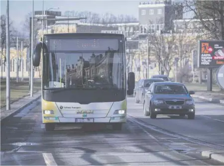  ?? Фото: Марек Паю. ?? ПРОЕХАЛ
МИМО: читатель не смог сесть в автобус, потому что он не сделал остановки.