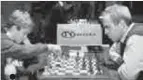  ??  ?? Carlsen Magnus 13 ans (à gauche) et Garry Kasparov lors du tournoi rapide en 2004