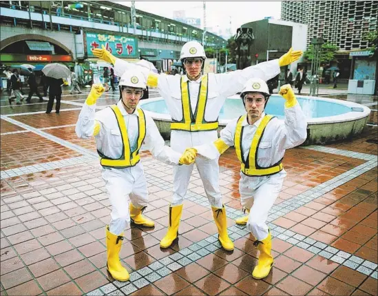  ?? Photograph­s from the Beastie Boys ?? ADAM YAUCH, left, Mike Diamond and Adam Horovitz in Japan in June 1998 while filming their “Intergalac­tic” video, which won MTV’s first hip-hop video award.