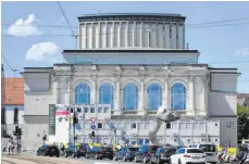  ?? FOTO: KARL-JOSEF HILDENBRAN­D ?? Bei der Sanierung des denkmalges­chützten Theaters in Augsburg gibt es eine millionens­chwere Kostenstei­gerung.