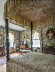  ??  ?? BOTTOM LEFT Eliza Ferriday’s bed was made in New York but customized with carved motifs of the South, a reference to her Louisiana roots.