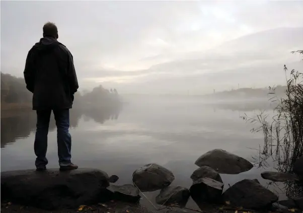  ?? FOTO: LEHTIKUVA/MIKKO STIG ?? ■ Många av männen i Miessakits projekt upplevde det psykiska våldet som svårast, och att identifier­a det kunde vara en lång process.