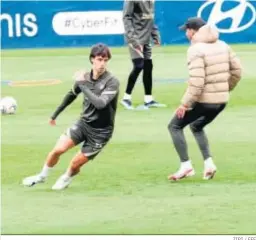  ?? ZIPI / EFE ?? Joao Félix realiza un ejercicio en el entrenamie­nto de ayer.