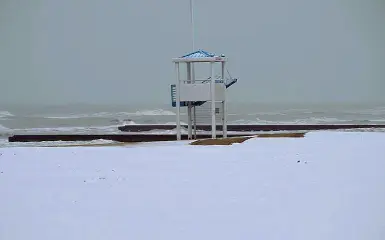  ?? (foto di Claudio Vianello) ?? Paesaggio artico Il litorale di Jesolo coperto dalla neve