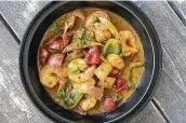  ?? Photos by Mike Sutter / Staff ?? The Jerk Shack serves shrimp with potatoes and a vegetable medley in coconut cream pepper sauce.