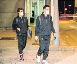  ?? FOTO: FCB ?? Leo Messi y Riqui Puig viajaron ayer rumbo a Granada