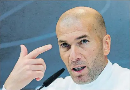  ?? FOTO: EFE ?? Zidane reflexionó ayer en rueda de prensa sobre la crisis del Real Madrid El francés mostró su apoyo incondicio­nal a los jugadores