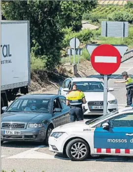  ?? XAVI JURIO ?? Control de trànsit amb motiu de les restriccio­ns a la mobilitat