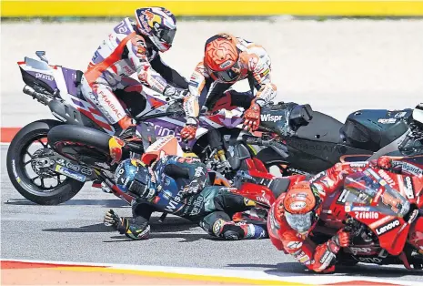  ?? ?? Marc Márquez abalroou Miguel Oliveira no GP de Portugal, depois de chocar com Jorge Martín