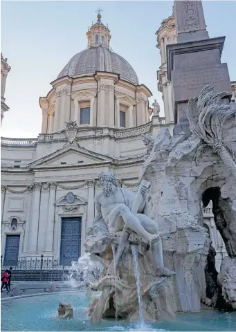  ?? ?? The Fountain of the Four Rivers and the church of Saint Agnes