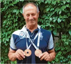  ?? Foto: Axel Schmidt ?? Die Medaillens­ammlung von Sepp Graf ist um zwei Exemplare reicher: Der 70 Jähri ge holte bei der Masters EM in Schweden zwei Mal Bronze.