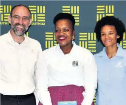  ?? ?? Handing over a token of appreciati­on to Balungile Mbele (Hillside Aluminium) is Morgan Griffiths (Wessa South32 project manager) and Cindy Cloete (head of programmes and projects)