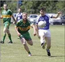  ??  ?? Annacurra’s Michael Healy and Éire Óg Greystones Enda King in action during the SFC Group B clash in Ashford.