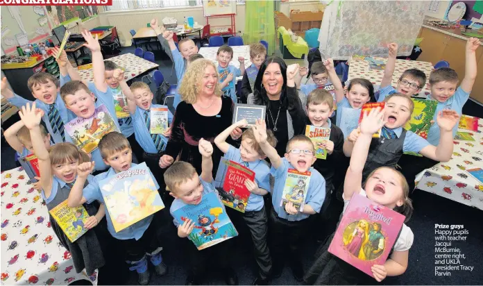  ??  ?? Prize guys Happy pupils with teacher Jacqui McBurnie, centre right, and UKLA president Tracy Parvin