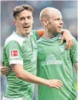  ?? FOTO: DPA ?? Davy Klaassen (re.) setzt auf AjaxGene – und Max Kruse.