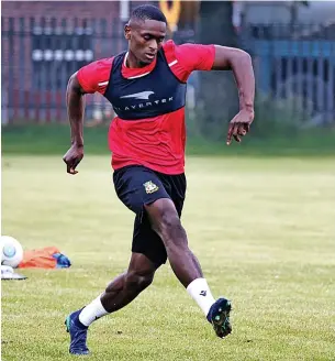  ?? Hadyn Iball ?? ●●Akil Wright has signed for Stockport County