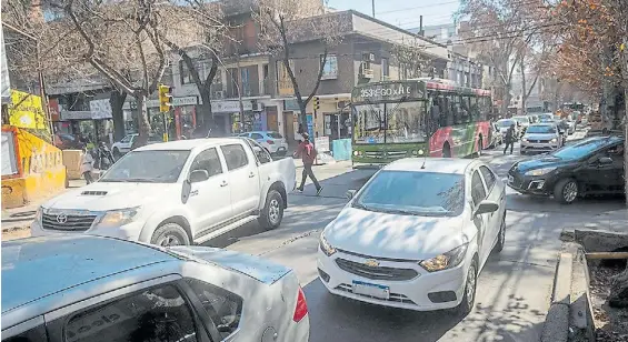  ?? LOS ANDES ?? Movilidad. El transporte en Mendoza es considerad­o “de interés general”, y por eso se incluyó el funcionami­ento de las aplicacion­es.