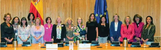  ?? ?? Foto de familia de la Coalición de Expertas en el Congreso