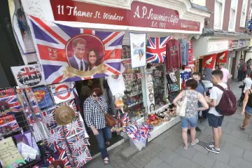  ??  ?? Memorabili­a celebratin­g the forthcomin­g wedding between Prince Harry and Markle are pictured for sale in a gift shop in Windsor, west of London on Tuesday. — AFP photo
