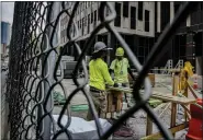  ?? BEBETO MATTHEWS — THE ASSOCIATED PRESS FILE ?? Constructi­on workers work with rebar at a site on in New York. The latest sign of economic strength — a gain of 209,000jobs last month — makes it all but certain that the Federal Reserve will resume its interest rate hikes later this month