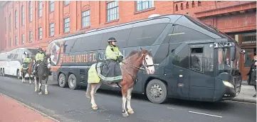  ?? ?? The Dundee United team bus as it arrived at Ibrox in Glasgow on Saturday.