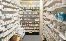  ?? PAUL RATJE/THE NEW YORK TIMES ?? Prescripti­on drugs line the shelves at a pharmacy in Albuquerqu­e, New Mexico, in 2021.
