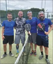  ?? ?? Les finalistes au padel.