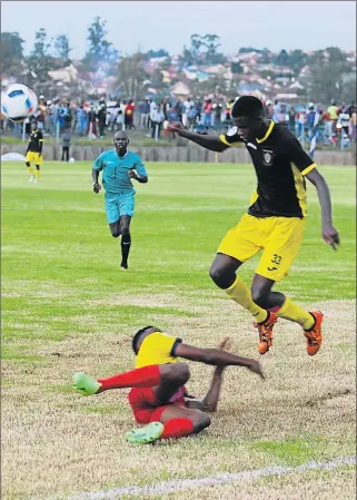  ?? Picture: MKHULULI NDAMASE ?? GROUNDS FOR CONCERN: Jomo Cosmos defender Tumisang Mashele goes low in an attempt to stop Mthatha Bucks’ winger Madumetja ‘Di Maria’ Khwinana in their goalless match at the Mthatha Stadium last weekend