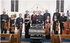  ?? FOTO: SONARE NEUSS ?? Münsterkan­tor Joachim Neugart (7.v.l.) hat das Ensemble Sonare Neuss vor zwei Jahren gegründet.