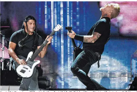  ??  ?? Live sind Metallica auch anno 2018 noch in Hochform: Bassist Rob Trujillo (links) und Sänger, Gitarrist und Textautor James Hetfield
