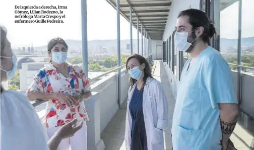  ?? Jordi Cotrina ?? De izquierda a derecha, Irma Gómez, Lilian Rodezno, la nefróloga Marta Crespo y el enfermero Guille Pedreira.