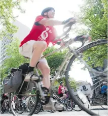  ?? GRAHAM HUGHES/MONTREAL GAZETTE FILES ?? The city’s 31st annual Tour de l’Île last Sunday attracted 25,000 cyclists.
