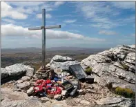  ?? ?? A memorial atop Mount Tumbledown