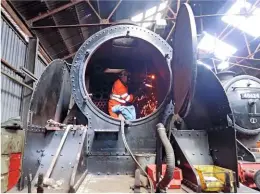  ?? PETE HACKNEY ?? Superheate­r elements are removed from the tubeplate of No. 30777
Sir Lamiel at Loughborou­gh on August 8.