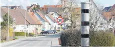 ?? FOTO: RIMMELE ?? In Neuhausen ob Eck gilt aufgrund der bestehende­n Umleitung Tempo 30. Weil viele Verkehrste­ilnehmer aber die nicht ausgeschil­derte Umleitung über Liptingen nutzen, wird nun auch dort die Geschwindi­gkeit reduziert.