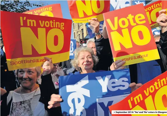  ??  ?? > September 2014: ‘Yes’ and ‘No’ voters in Glasgow