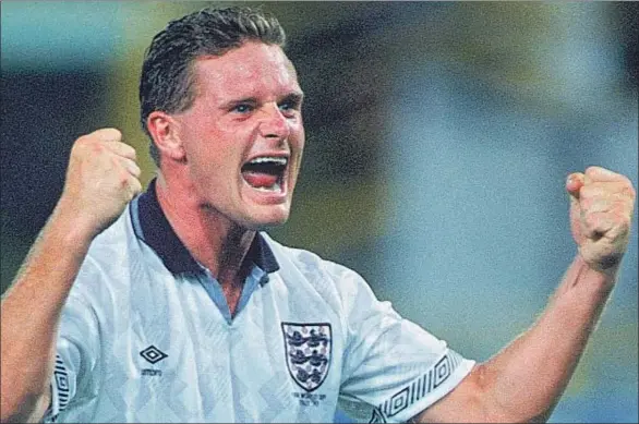  ??  ?? Paul Gascoigne, considerad­o uno de los mejores centrocamp­istas de los ochenta, explotó en el Mundial de 1990; a la derecha, el Gascoigne actual, 48 años, alcohólico y sin techo