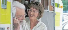  ?? FOTO: CONCORDE FILMVERLEI­H GMBH/DPA ?? Ella (Helen Mirren) und John (Donald Sutherland) begeben sich mit ihrem Wohnmobil auf eine emotionale Reise.